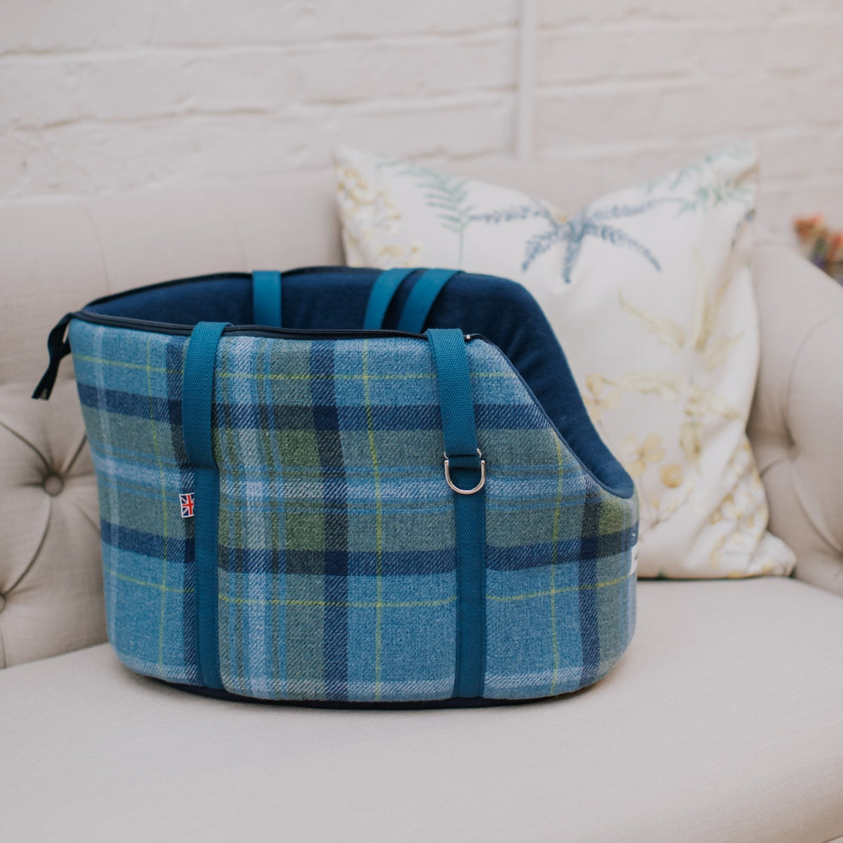 &#39;The Cotswold Blue&#39; Plaid Dog Carrier NEW!!